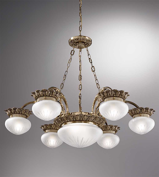 Uno dei tanti lampadari italiani vintage in ottone di Nervilamp.