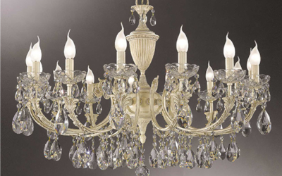 Discover the classic crystal chandeliers by Nervilamp
