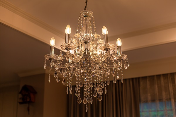 Come scegliere le dimensioni giuste per un lampadario classico